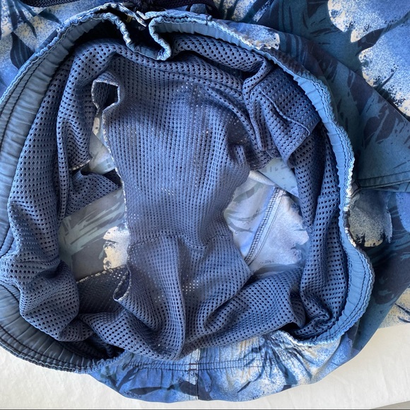 Speedo Hibiscus Flower Swim Trunks - Picture 7 of 9